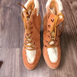 Women's Tan Suede Boots